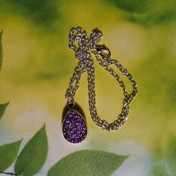 NWOT, titanium coated quartz druzy pendant, 925 silver plate setting & chain - Picture 6 of 6
